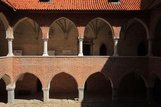   Zamek w Lidzbarku Warmińskim znany jako Wawel Północy. Atrakcja, którą musisz zobaczyć