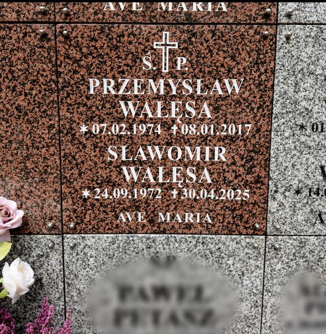 Grób synów Lecha Wałęsy, Przemysława i Sławomira