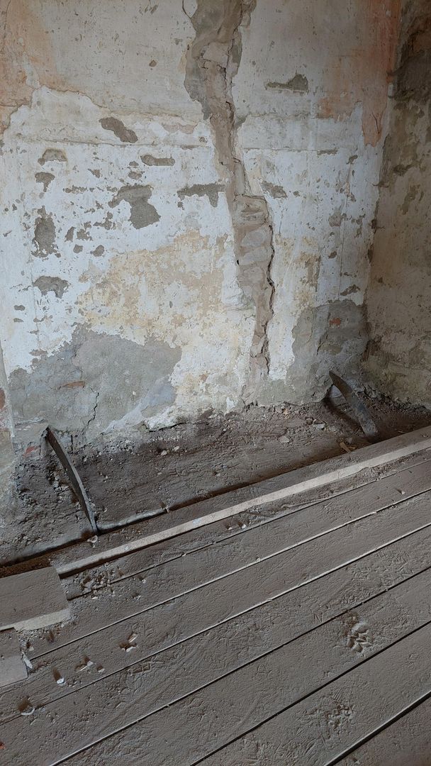 Baszta w Nowych Kicharach (gm. Dwikozy) w trakcie remontu