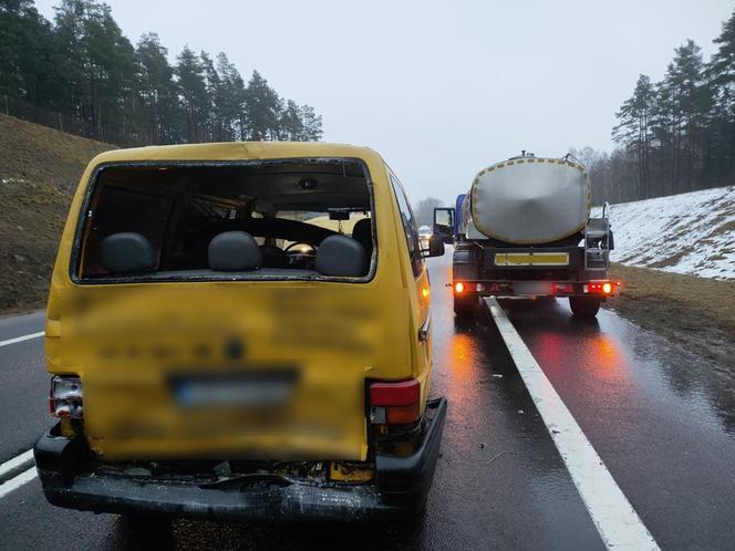 Poważny wypadek w Kromerowie na DK 16. Kilka osób jest rannych [ZDJĘCIA]