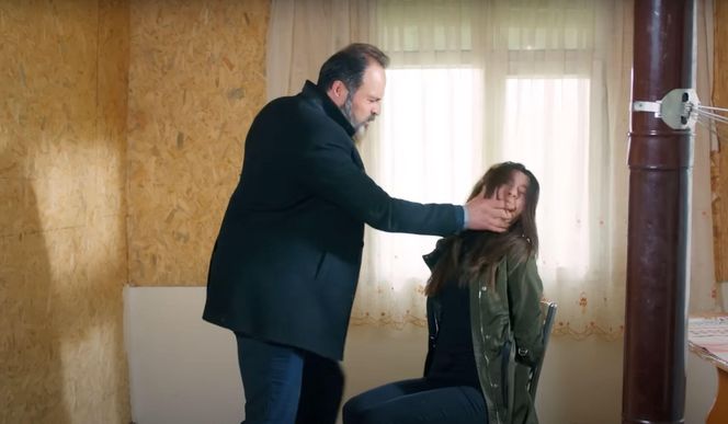 Zeynep będzie przetrzymywana przez porywacza, a Yildiz przyłapie Melis na rozmowie z przestępcą. Ghonul i Bulent zaczną odchodzić od zmysłów, a Ege trafi na trop.