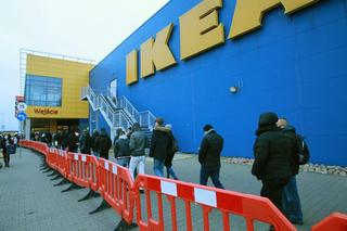Gigantyczna kolejka do sklepu IKEA na Targówku