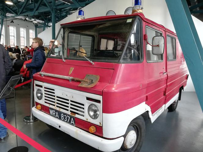 Kochajmy Polskie Klasyki. Wystawa legendarnych aut w Olsztynie trwa