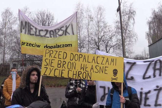 Katowice: Uczniowie protestowali przeciw dopalaczom [ZDJĘCIA, WIDEO]