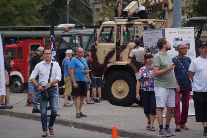 Niesamowite auta zaparkowały w Bydgoszczy! Zobacz zabytkowe STARy [ZDJĘCIA]