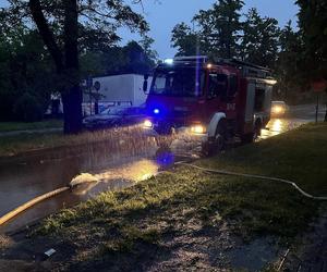 Potężna ulewa zamieniła drogi w rwące potoki. Oberwanie chmury nad Tarnowem