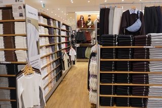 Sklep UNIQLO przy Marszałkowskiej w Warszawie po remoncie 10.2025