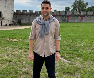 Patryk Jaki na zamku z rodziną