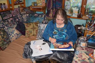 DRAMAT niepełnosprawnej nauczycielki z Podkarpacia. Zbiera na podjazd malując Madonny [ZDJĘCIA, WIDEO]