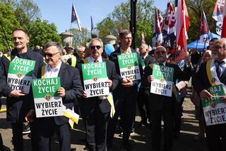 Ulicami Warszawy przeszedł Narodowy Marsz Życia. Odbyła się też historyczna parada
