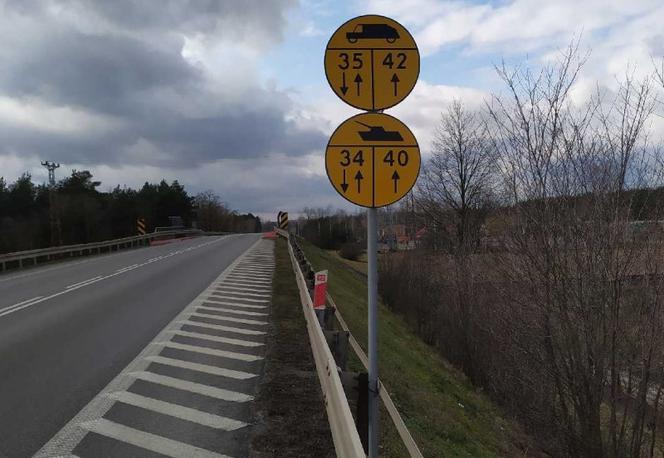 W trzech województwach pojawiły się nietypowe znaki drogowe. Co oznaczają?