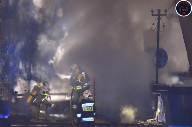 Dramatyczny pożar domu w Otwocku. Strażacy walczyli z żywiołem. Wszystko spłonęło 