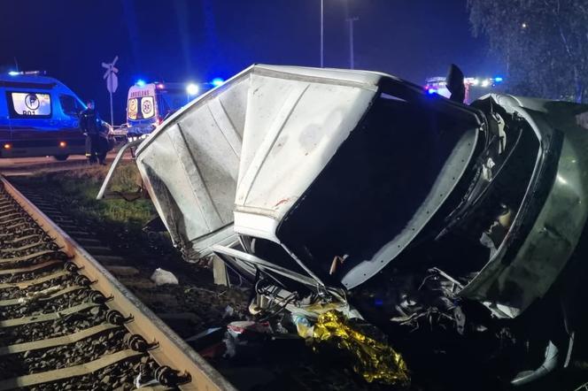 Zderzenie busa i pociągu pod Poznaniem. Są ranni!