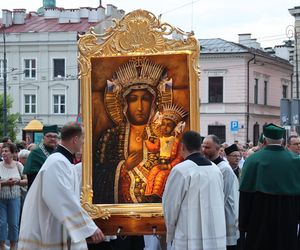 76. rocznica Cudu Lubelskiego. Procesja różańcowa w centrum Lublina