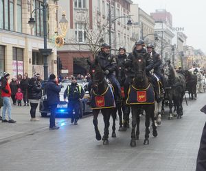 Wielka Szarża w centrum Łodzi. Oddziały konne przeszły przez Piotrkowską