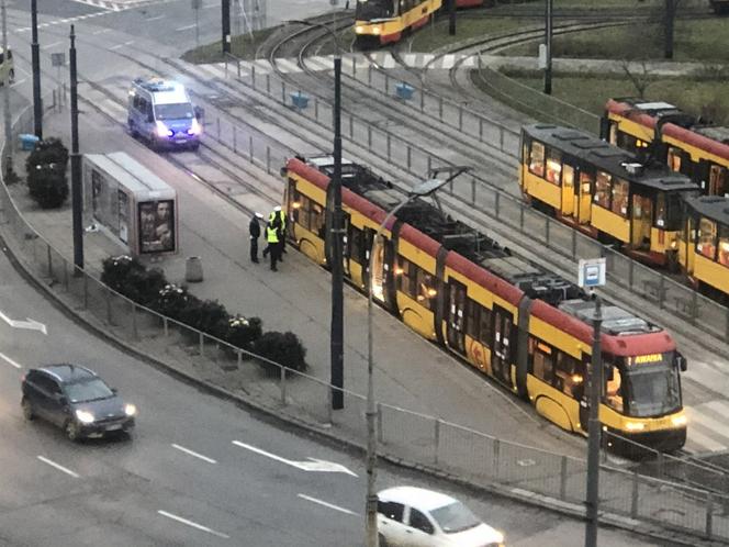 Ranny pasażer tramwaju na rondzie Wiatraczna 