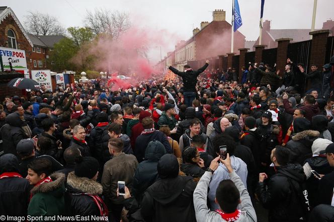 Kibice przed meczem Liverpool - AS Roma