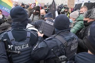 Starcie policji z uczestnikami protestu