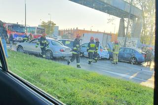 WYPADEK na Radzymińskiej! Zderzyło się 5 samochodów! Są ranni [FOTO]