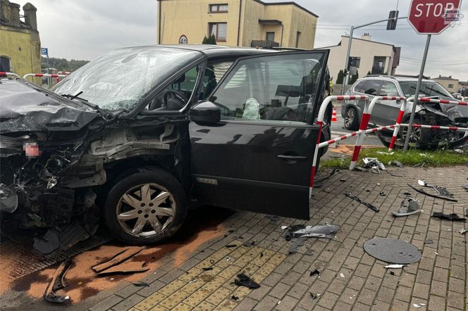 Groźny wypadek pod lotniskiem w Pyrzowicach. Kierowca BMW wymusił pierwszeństwo. Cztery kobiety w szpitalu