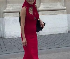 Monika Olejnik pręży biust w wydekoltowanej sukni. Co za sylwetka!