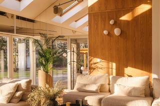 Eleganckie wnętrze w ciepłych barwach. Nowy projekt wnętrz od architektki Hanny Pietras