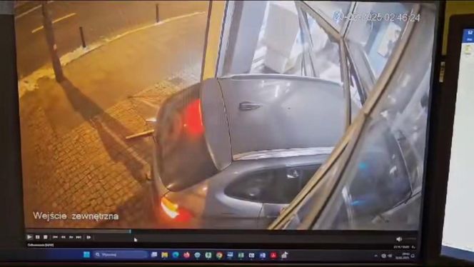 Wjechali autem do jubilera, a potem uciekli z łupem! Jest nagranie z napadu