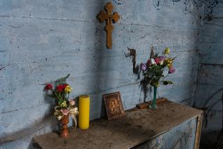 Opuszczona niebieska cerkiew na Podkarpaciu. Ktoś o nią dba? 