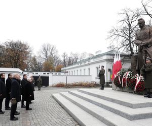 Jarosław Kaczyński wraz z delegacją PiS złożył wieńce przed pomnikami Ojców Niepodległości