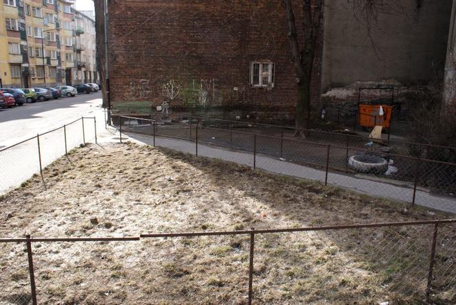  Przekierowanie, Podworko na warszawskiej Pradze, Lódź Design 2011
