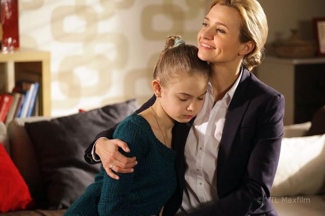 M jak miłość odc. 999. Małgosia (Joanna Koroniewska), Zosia (Julia Wróblewska)