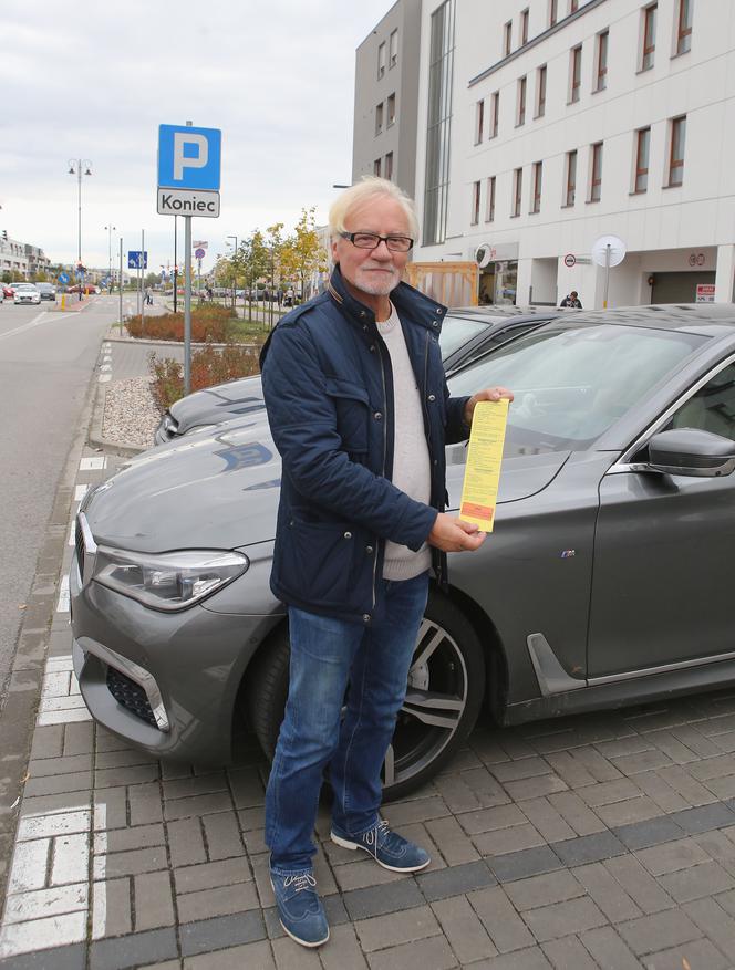 Haracz na parkingu pod sklepem