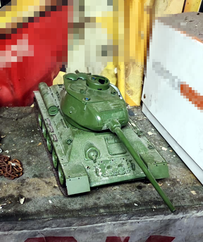 Mińsk Mazowiecki. 41-latek ukradł… czołg! Swoją zdobycz ukrywał w budynku gospodarczym