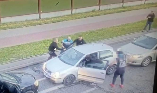 Policjanci grupy działającej w ramach wydziału dw. z przestępczością samochodową  zatrzymali dwóch obywateli Gruzji do kradzieży auta