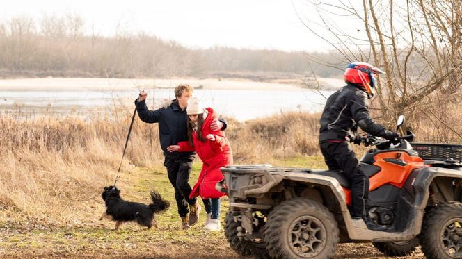 M jak miłość odc. 1861. Basia (Karina Woźniak), Kacper (Bartosz Ziewiec), Dominik Walat (Bartosz Surówka)