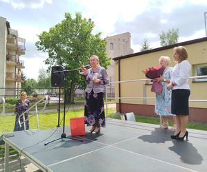 Przez lata ŚDS w Siedlcach działał w dwóch lokalizacjach, teraz już oficjalnie funkcjonuje w jednym miejscu, w budynkach dostosowanych do potrzeb osób z niepełnosprawnościami. 