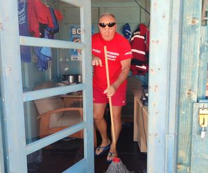 Ktoś oblał cuchnącą cieczą bazę ratowników