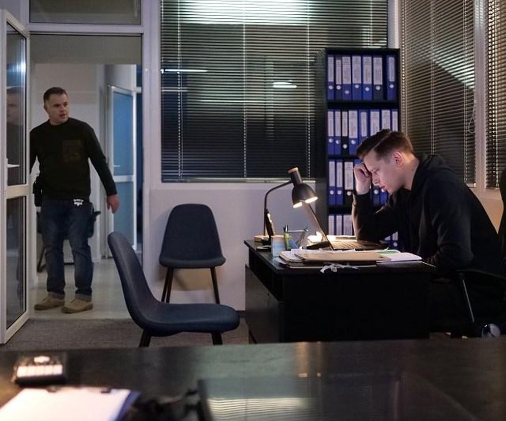 Pierwsza miłość, odcinek 3912: Piotrek odkryje sfingowaną śmierć Mateusza! Psychol żyje i pojawi się w dziwnych okolicznościach - ZDJĘCIA