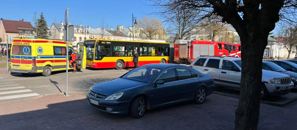 Tragedia w Górze Kalwarii. Nie żyje pasażerka autobusu