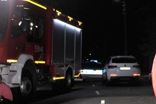 Leżał na jezdni, gdy nadjechał samochód. Dramatyczna śmierć 37-latka w Kętach