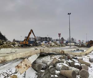 Rozbiórka supermarketu Tesco przy ulicy Kcyńskiej. Tu był HIT - pierwszy hipermarket w Trójmieście