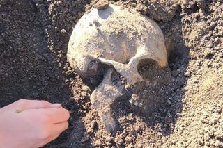 Kolejne wyjątkowe odkrycie pod Inowrocławiem. To cmentarzysko z X wieku! Chowano tam głównie wojów i ich kobiety