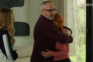 M jak miłość nowy sezon po wakacjach. Sylwia (Hanna Turnau), gosposia Ola (Ewa Kolasińska), Adam Werner (Jacek Kopczyński)