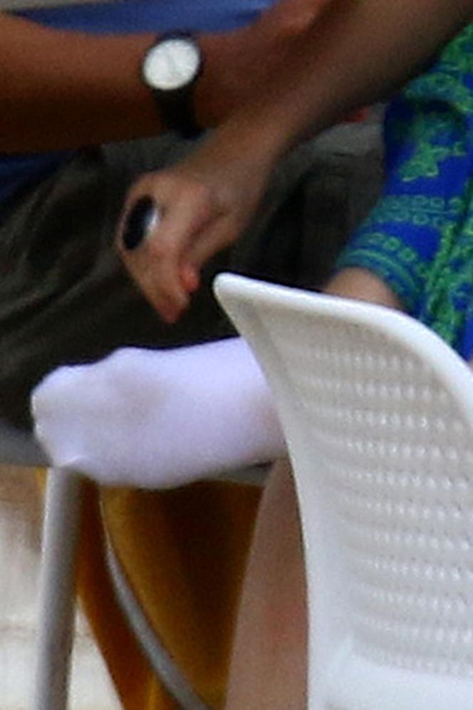 Renata Dancewicz kurzy na plaży