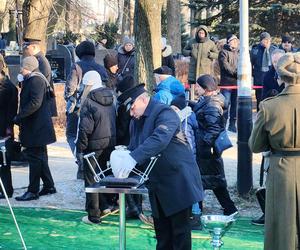 Uroczystości pogrzebowe Iwony Śledzińskiej-Katarasińskiej na Dołach. Wzięło w nich udział wiele osób [ZDĘCIA]