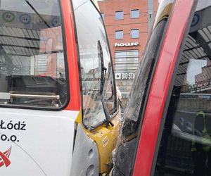 Zderzenie dwóch tramwajów w centrum Łodzi.