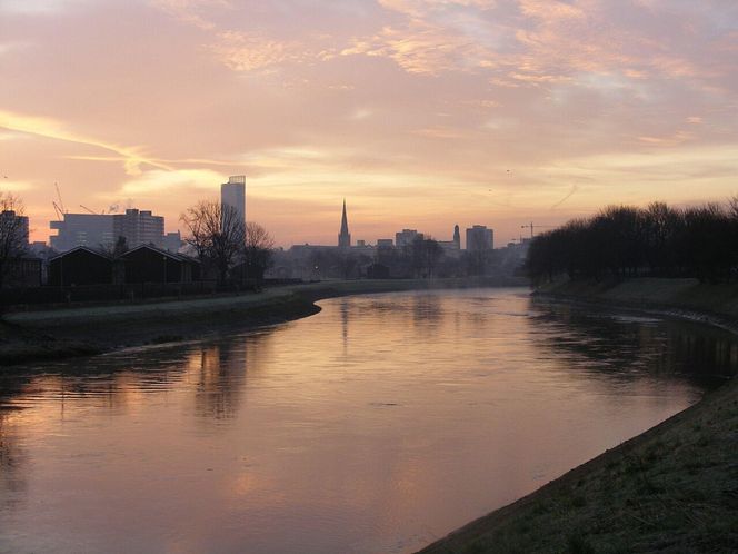 Manchester. To idealny city break dla fanów piłki nożnej. Lot z lotniska w Rzeszowie trwa poniżej 3 godzin