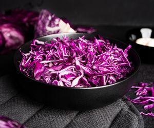 Barowa surówka z czerwonej kapusty: wyjątkowo chrupiąca i pyszna!