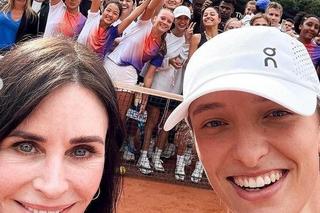 Iga Świątek i Courteney Cox zagrały ze sobą w Paryżu