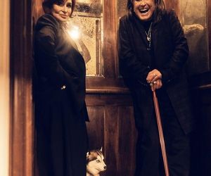 Miłość, która przetrwała piekło. Historia Ozzy’ego i Sharon Osbourne – toksyczna, szalona i prawdziwa